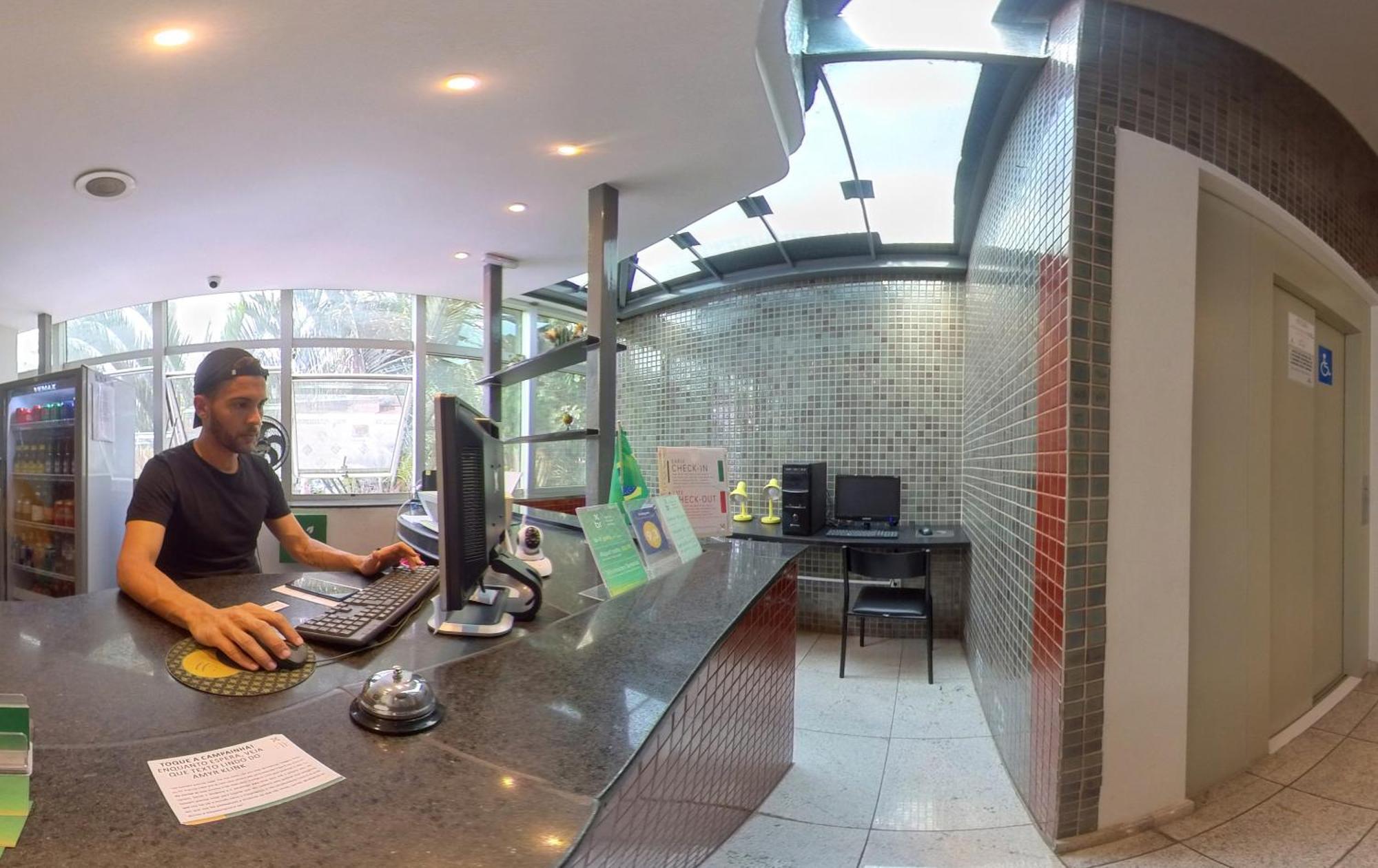 Br Hostel 贝洛哈里桑塔 外观 照片